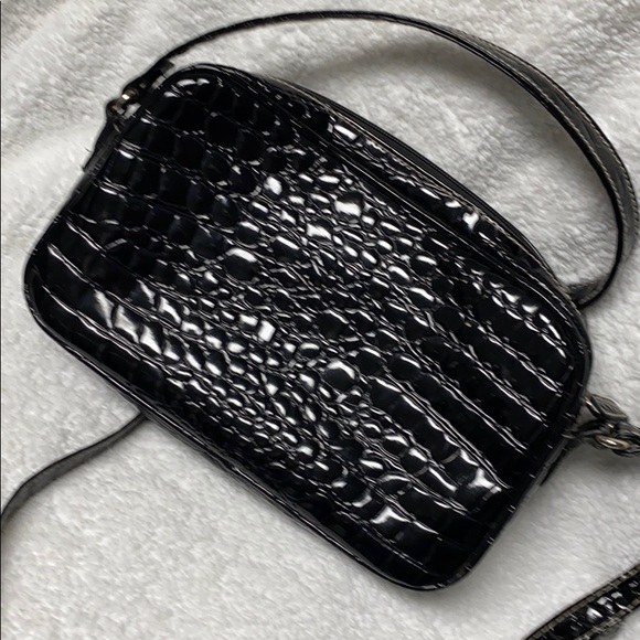 Cute black roomy cross body faux alligator vinyl - Picture 3 of 9